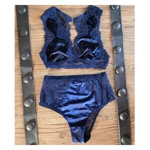 Victoria's Secret Dream Angels Blue Lace and Velvet Bralette Panty Set XS New